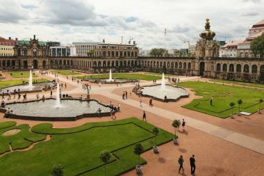 Dresden, Almanya - 4 Ağustos 2017: Zwinger - son Alman Barok, 18. yüzyılın başlarında kuruldu. Dört muhteşem saray binasından oluşan bir kompleks.