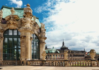 Dresden, Almanya - 4 Ağustos 2017: Zwinger - son Alman Barok, 18. yüzyılın başlarında kuruldu. Dört muhteşem saray binasından oluşan bir kompleks.