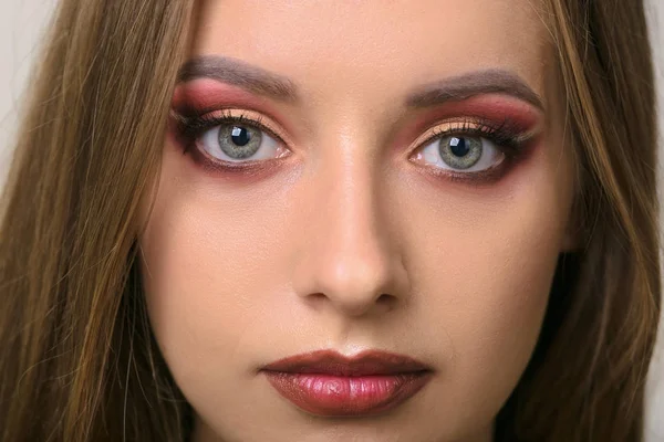 Mooi meisje ogen met heldere avond make-up. — Stockfoto