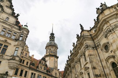 Dresden, Almanya - 4 Ağustos 2017: Zwinger - son Alman Barok, 18. yüzyılın başlarında kuruldu. Dört muhteşem saray binasından oluşan bir kompleks.
