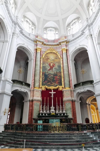 Dresden, Germany - August 4, 2017: Dresden Hofkirche Catholic co — Stock Photo, Image