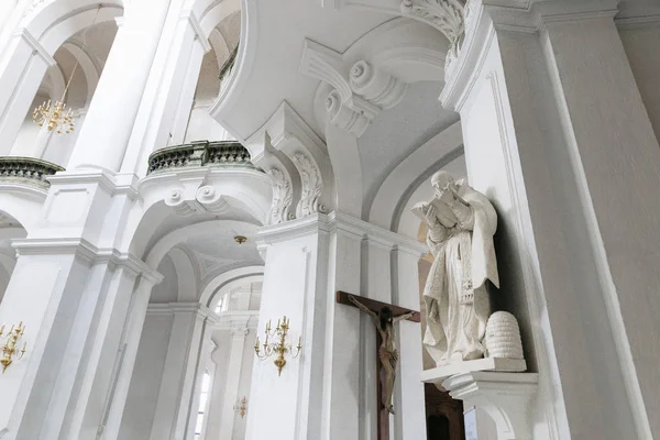 Dresden, Alemanha - 4 de agosto de 2017: Igreja da corte católica de Dresden Hofkirche - catedral da Diocese de Dresden-Meissen . — Fotografia de Stock