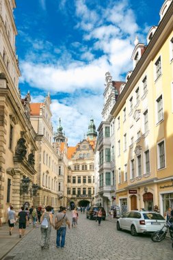 Dresden, Almanya - 4 Ağustos 2017: Zwinger - son Alman Barok, 18. yüzyılın başlarında kuruldu. Dört muhteşem saray binasından oluşan bir kompleks.