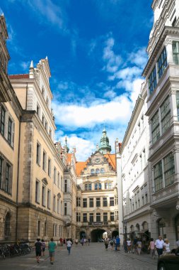 Dresden, Almanya - 4 Ağustos 2017: Zwinger - son Alman Barok, 18. yüzyılın başlarında kuruldu. Dört muhteşem saray binasından oluşan bir kompleks.