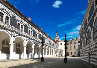 Dresden, Almanya - 4 Ağustos 2017: Zwinger - son Alman Barok, 18. yüzyılın başlarında kuruldu. Dört muhteşem saray binasından oluşan bir kompleks.