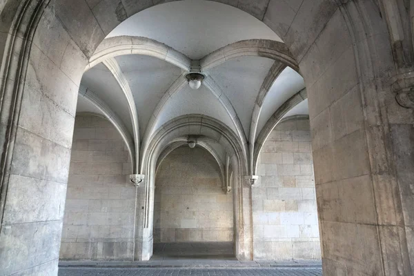 Dresden, Almanya - 4 Ağustos 2017: Zwinger - son Alman Barok, 18. yüzyılın başlarında kuruldu. Dört muhteşem saray binasından oluşan bir kompleks.