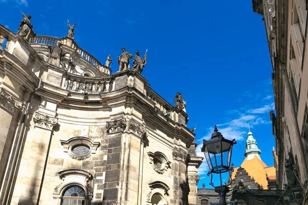 Dresden, Németország - 2017. augusztus 4.: Zwinger - késő német barokk, a 18. század elején alapították. négy csodálatos palotaépületből álló komplexum. — Stock Fotó