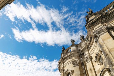 Dresden, Almanya - 4 Ağustos 2017: Zwinger - son Alman Barok, 18. yüzyılın başlarında kuruldu. Dört muhteşem saray binasından oluşan bir kompleks.