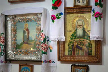 Gomel, Belarus - 23 Eylül 2017: Muzaffer kutsal büyük şehit George Kilisesi. Kilisenin iç.
