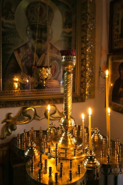 Gomel, Belarus - 23 Eylül 2017: Muzaffer kutsal büyük şehit George Kilisesi. Kilisenin iç.