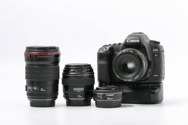 Gomel, Beyaz Rusya - 9 Kasım 2017: lens ile dijital fotoğraf makinesi Canon işareti 2.