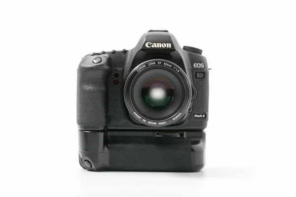 GOMEL, BELARUS - 9 November 2017: digital camera CANON MARK 2 with lens. — Stock Photo, Image