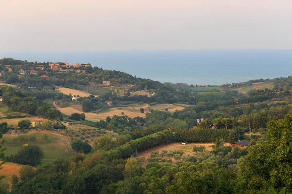 Pequenas aldeias no sopé da Itália . — Fotografia de Stock