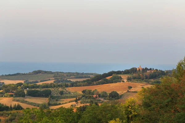 Pequeños pueblos en las estribaciones de Italia . —  Fotos de Stock