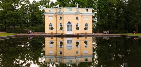 Petersburg, Russie - 29 juin 2017 : Pavillon de bains supérieur — Photo