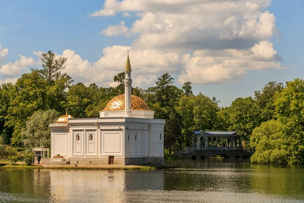 29 Haziran 2017 - Petersburg, Rusya: Tsarskoye Selo Pushkin, Rusya'nın St.Petersburg Türk Hamamı Pavyonu. — Stok fotoğraf