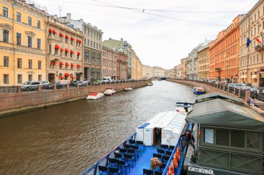 Petersburg, Rusya - 30 Haziran 2017: nehir gemileri Yusupov Nehri üzerinde.