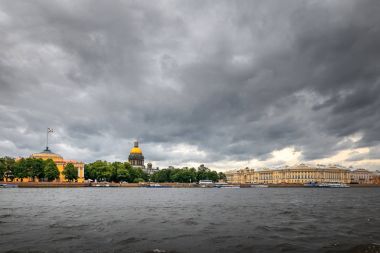 Petersburg, Rusya - 30 Haziran 2017: Panoramik şehir Neva Nehri.