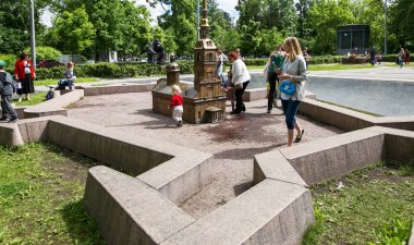 Petersburg, Rusya Federasyonu - 2 Temmuz 2017: Alexander parkta Tavşan Adası minyatür Petersburg'da açıktır.