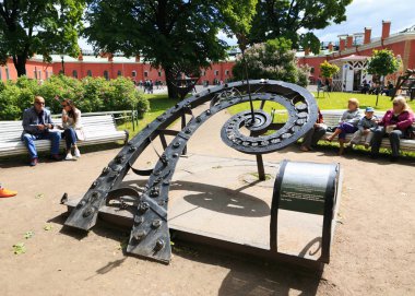 Petersburg, Rusya - 2 Temmuz 2017: Peter ve Paul Fortress. Güneş saati.