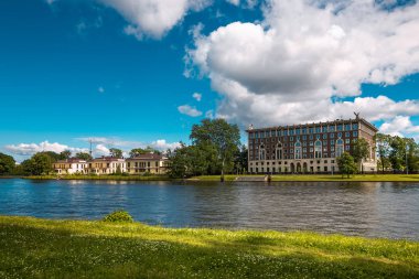 Petersburg, Rusya - 2 Temmuz 2017: Divo-ada. Elit özel evler suya yakın