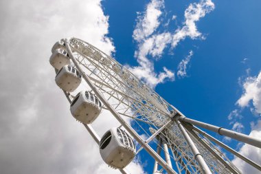 Petersburg, Rusya - 2 Temmuz 2017: Divo-ada. Eğlence Parkı ve eğlence. Bölge Primorsky zafer Parkı üzerinde yer alan.