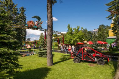 Petersburg, Rusya - 2 Temmuz 2017: Divo-ada. Eğlence Parkı ve eğlence. Bölge Primorsky zafer Parkı üzerinde yer alan.