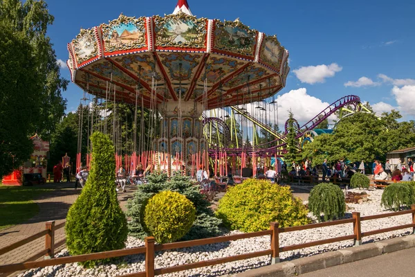 Petersburg, Russie - 2 juillet 2017 : Divo-île. Parc d'attractions et de divertissement. Il est situé sur le territoire de Primorsky Victory Park . — Photo