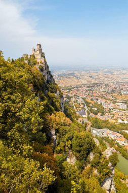San Marino, San Marino - 10 Ağustos 2017: Yerel çevrenin panoramik görünüm.