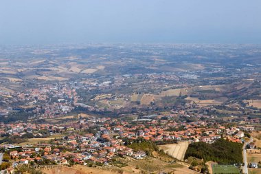 San Marino, San Marino - 10 Ağustos 2017: Yerel çevrenin panoramik görünüm.