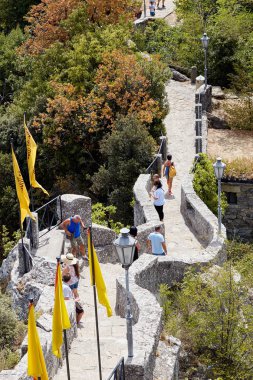 San marino, San Marino - 10 Temmuz 2017: alışveriş caddesi yürümeye turist.