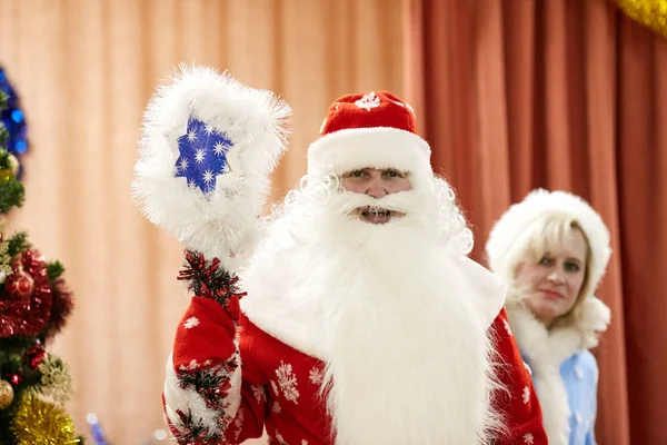 Gomel, Belarus - 20 Aralık 2017: yılbaşı tatil anaokulu çocukları için. Çocuk 4-5 yıl.