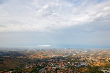 San Marino, yerel çevrenin panoramik görünüm.