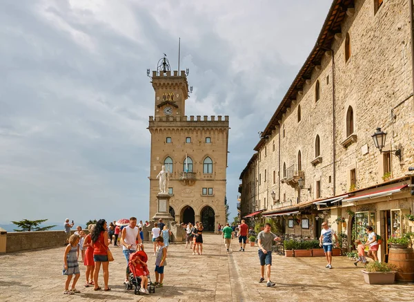 San Marino, San Marino - 10 Ağustos 2017: Yönetim San Marino ile Main square.