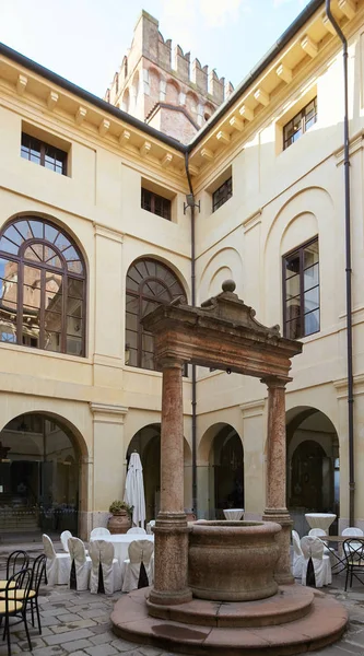 Verona, Italy - July 12, 2017: Castle Bevilacqua: interior of the historic hotel near Verona. — Stock Photo, Image