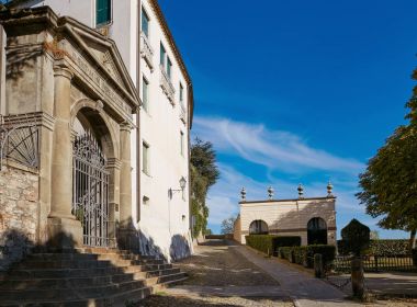 Monselice, İtalya - 13 Temmuz 2017: Monselice, Kuzey İtalya 'nın merkezinde sokak.