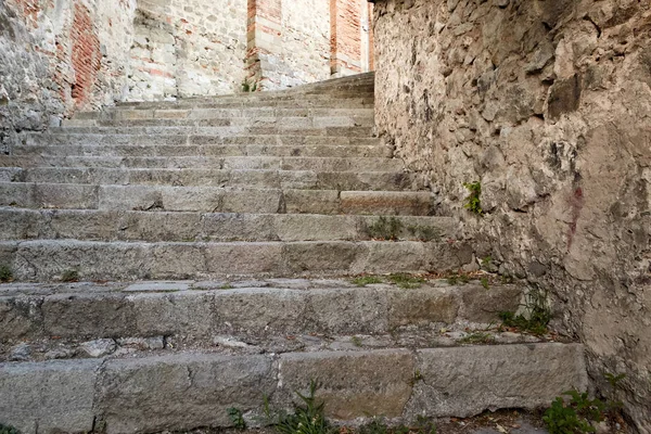 İtalya dar sokak taş adımları ile. Monselice, İtalya. — Stok fotoğraf