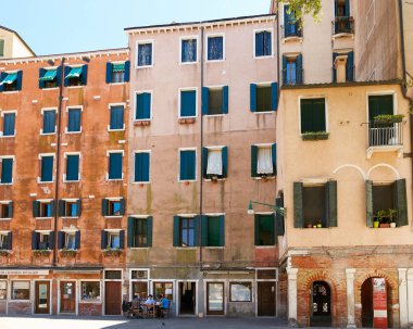 Venice, İtalya - 14 Ağustos 2017: Konut evler Yahudi Mahallesi.