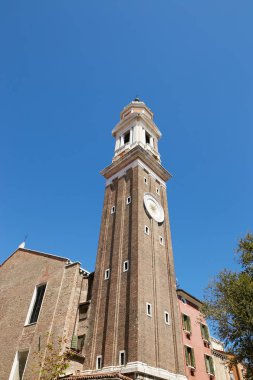 Venice, İtalya - 14 Ağustos 2017: Saat Kulesi Meydanı Maria içinde.