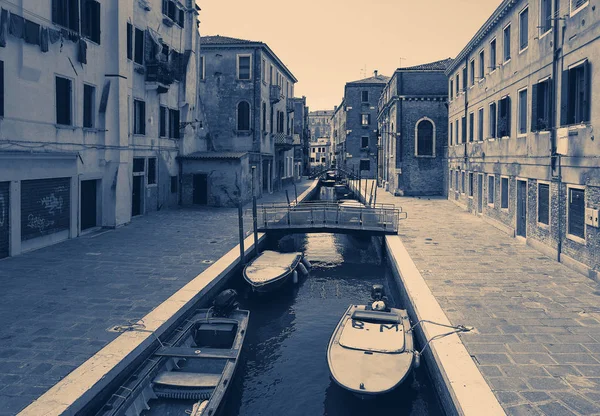 Venise, Italie - 14 août 2017 : Canaux d'eau de Venise . — Photo