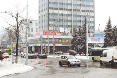 Gomel, Belarus - 19 Ocak 2018: Rating Rating uluslararası kış sokakta