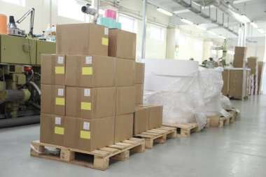 Rechitsa, Belarus - 12 Nisan 2013: Basım makine ticaret çıkartmaları imalatı için.
