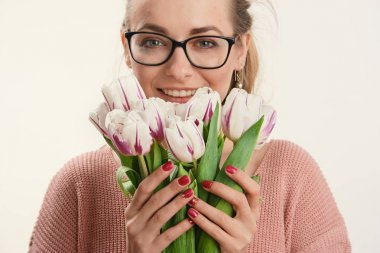 nazik eller ihale bahar laleler.