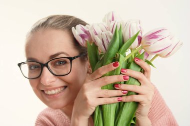 nazik eller ihale bahar laleler.