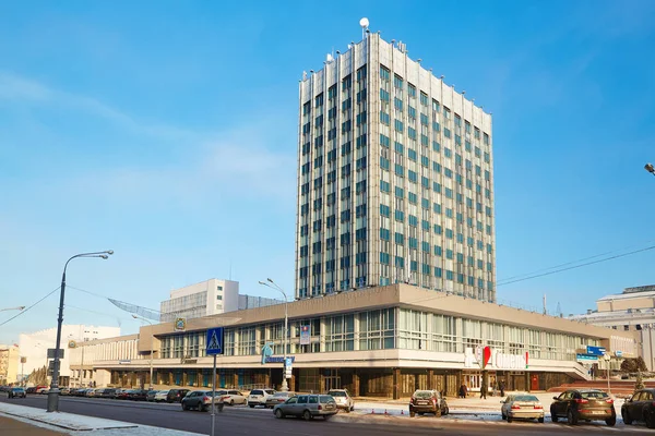 Gomel, Bielorrússia - JANEIRO 24, 2018: O edifício principal dos correios na Avenida Lenine . — Fotografia de Stock