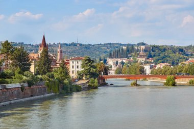 Verona, İtalya - 17 Ağustos 2017: Panoramik Gezinti Verona.