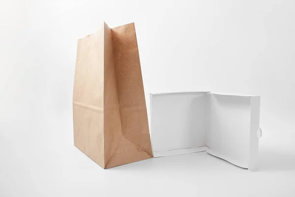 Papírový sáček pro potravinářské výrobky. Rychlé občerstvení balení — Stock fotografie