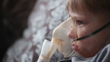 inhalasyon özel maskeli çocuk yok.