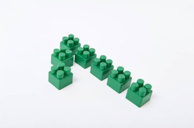 Beyaz bir arka plan üzerinde renkli küp Tasarımcısı rakamları