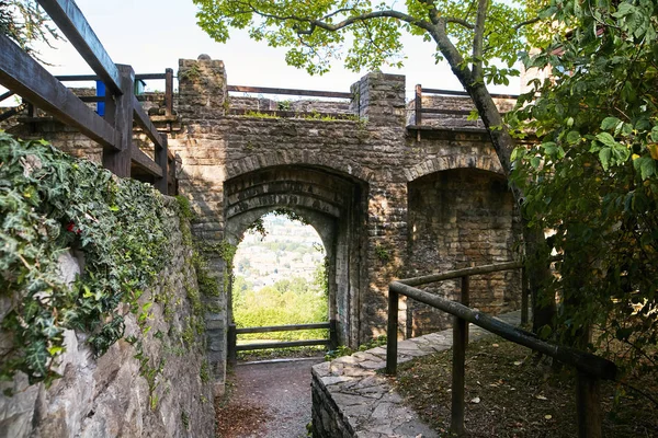 Bergamo, Italy - August 18, 2017: The Castle of La Rocca Bergamo is located in the upper part of the city on the hill of Saint Euphemia. — Stock Photo, Image